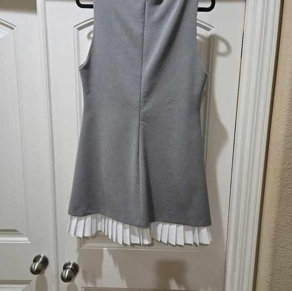 Zara Gray and White Mini Dress w/Pleats - XL but fits like L - Picture 5 of 7